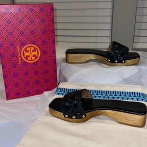 Tory Birch basket weave clog in Calf leather